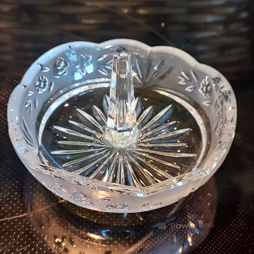 GREAT GIFT Oneida Frosted Crystal Ring Holder